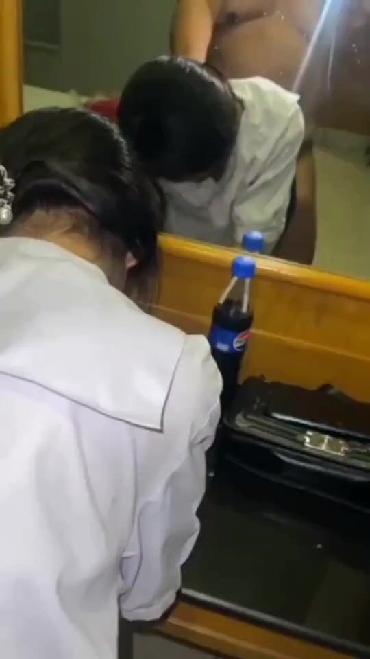 16 tuổi nứng lồn sớm, vừa đi học về là đưa vào nhà nghỉ đụ ngày cho nóng.
